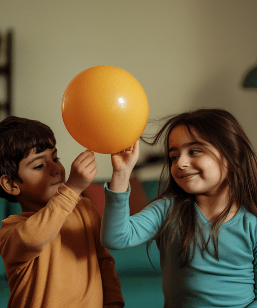 Niños jugando con un globo