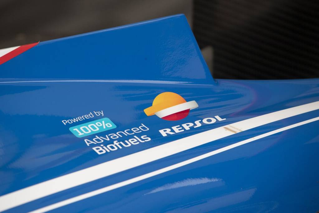 Close-up of F1 car with 100% renewable fuels from Repsol